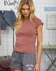 RAGLAN EXPOSED SEAM SHORT SLEEVE KNIT TOP: MOCHA