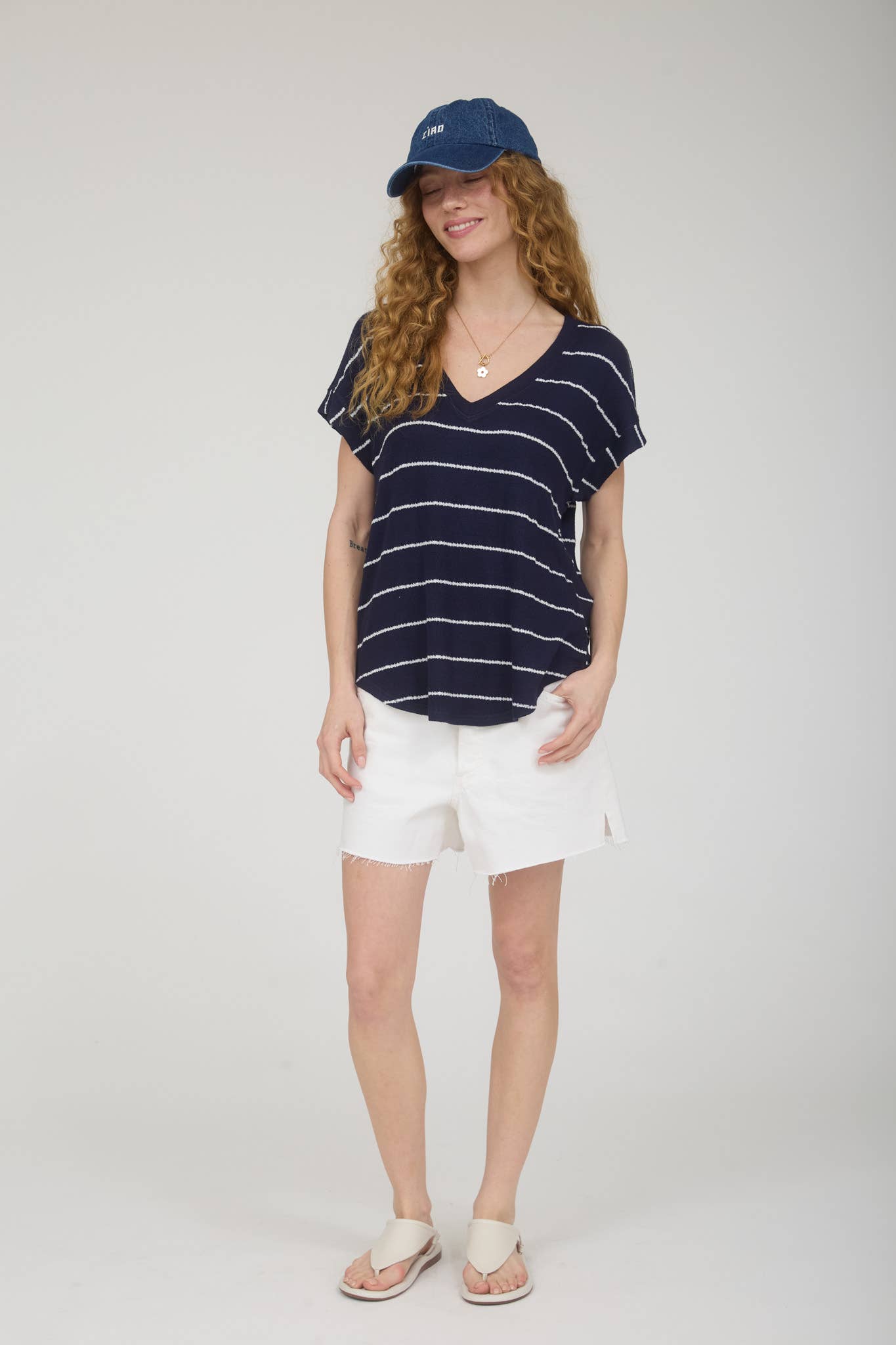 STRIPE V NECK CUFFED SHORT SLEEVE KNIT TOP: CREAM