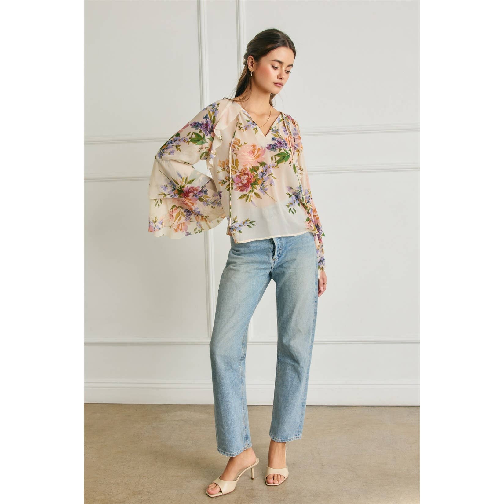 Floral Bell Sleeve Ruffled Blouse: SOFT FLORAL / S-M-L(2-2-2)