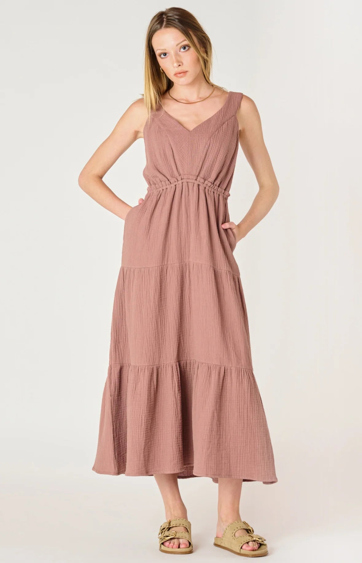 textured tiered midi dress DEX ROSE/TAUPE TEXTURED TIERED MIDI DRESS