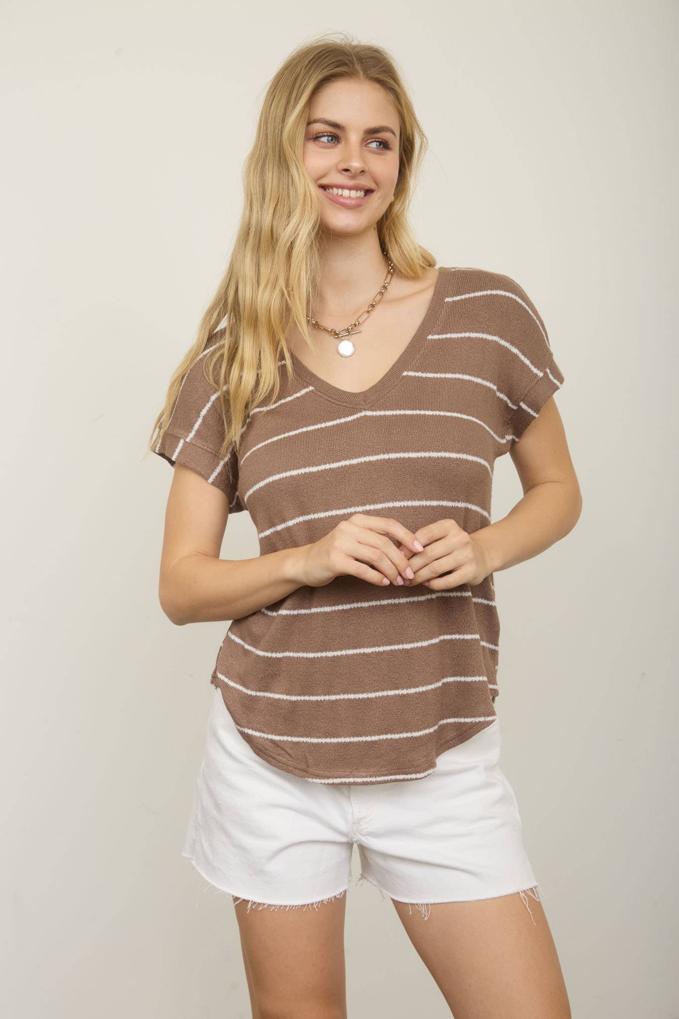 STRIPE V NECK CUFFED SHORT SLEEVE KNIT TOP: LIGHT KHAKI
