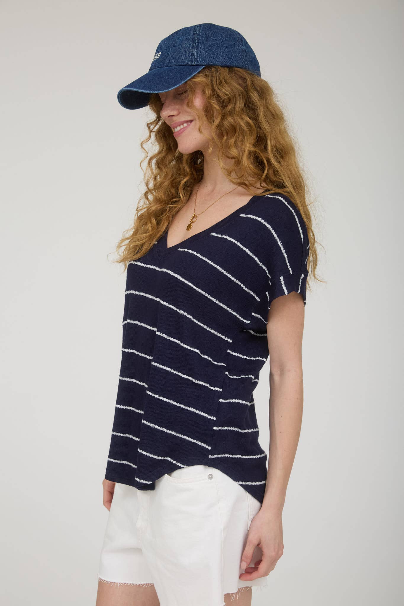 STRIPE V NECK CUFFED SHORT SLEEVE KNIT TOP: CREAM