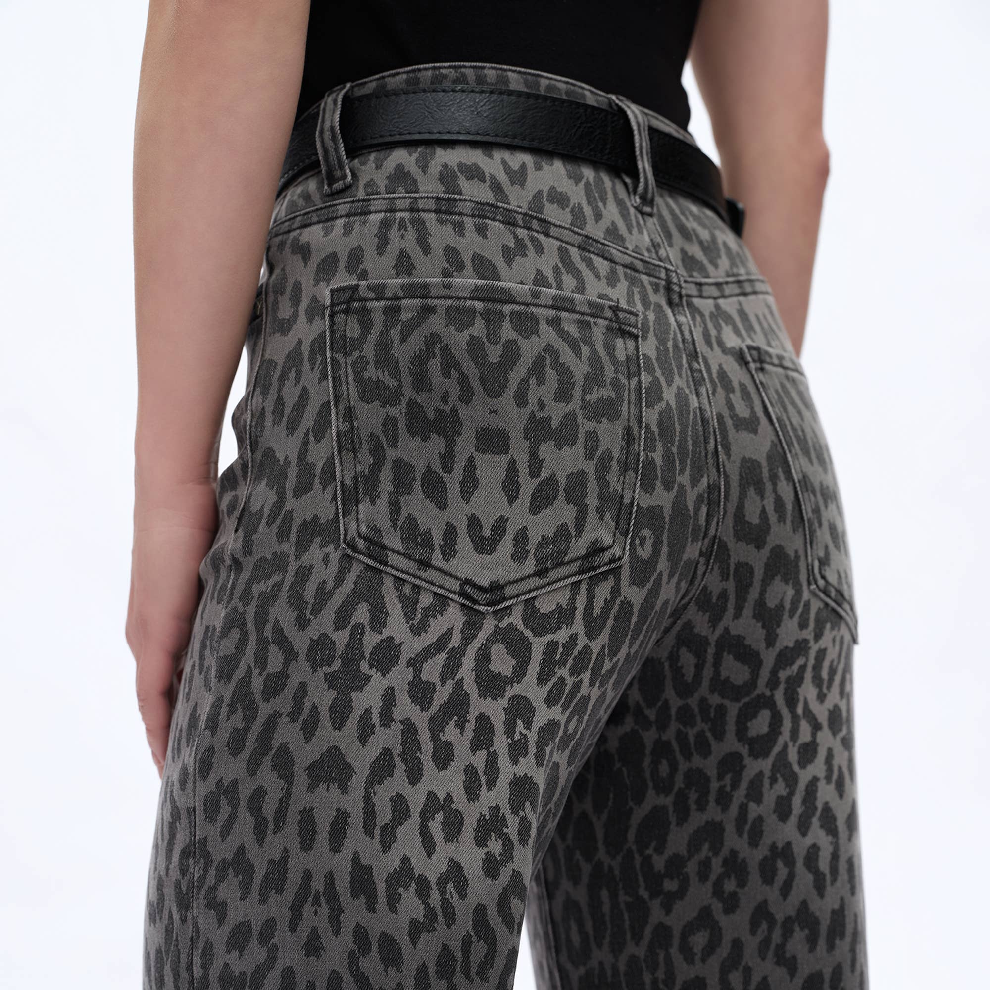 HIGH RISE LEOPARD PRINT WIDE LEG PANTS(FINISHED HEM)