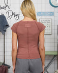 RAGLAN EXPOSED SEAM SHORT SLEEVE KNIT TOP: MOCHA
