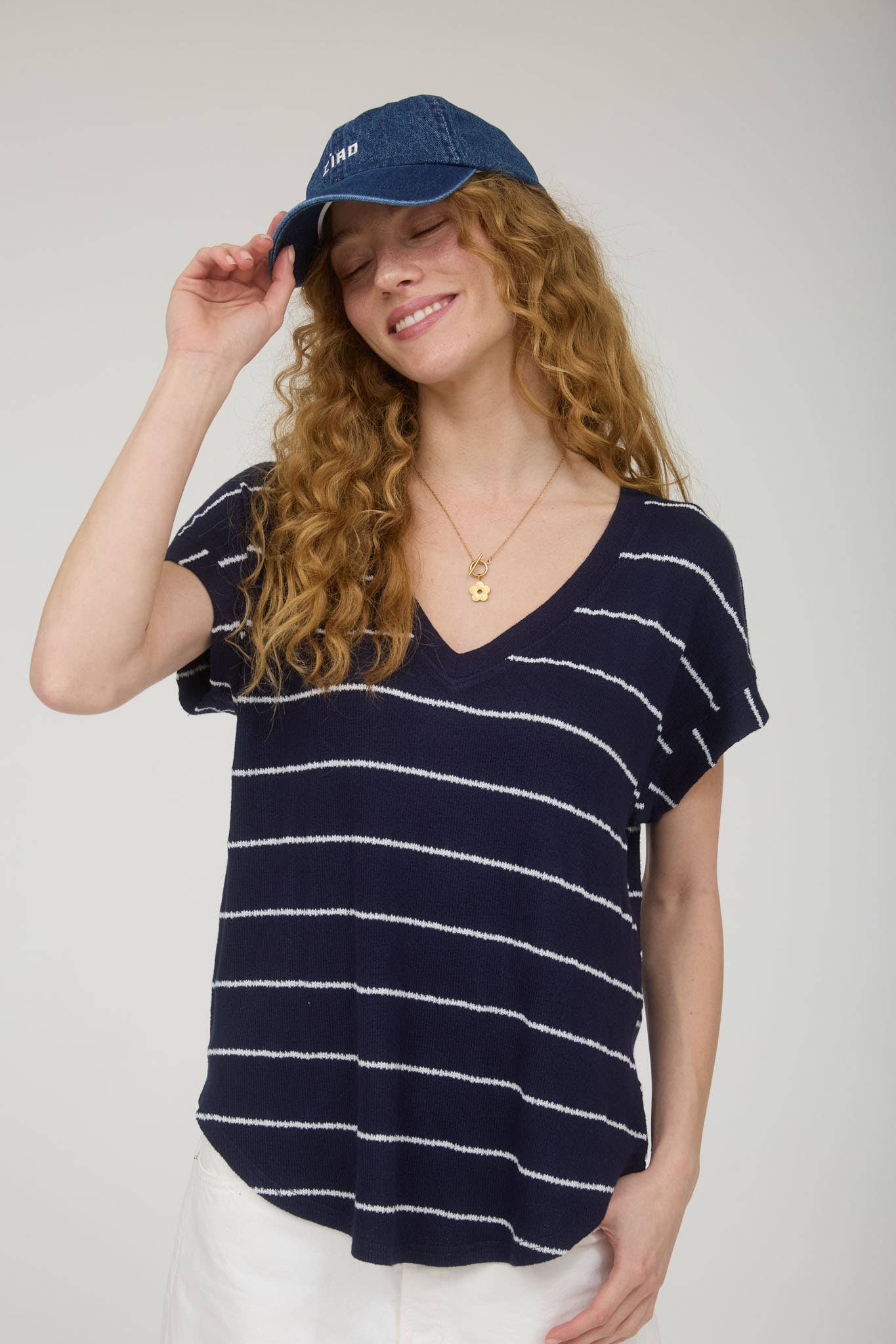 STRIPE V NECK CUFFED SHORT SLEEVE KNIT TOP: LIGHT KHAKI