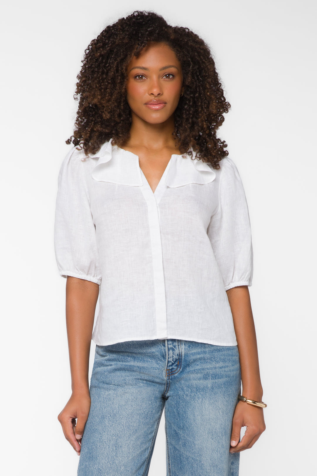 WHITE BLOUSE W/RUFFLE DETAIL