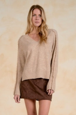 STONE V-NECK SWEATER W/FRAY DETAIL