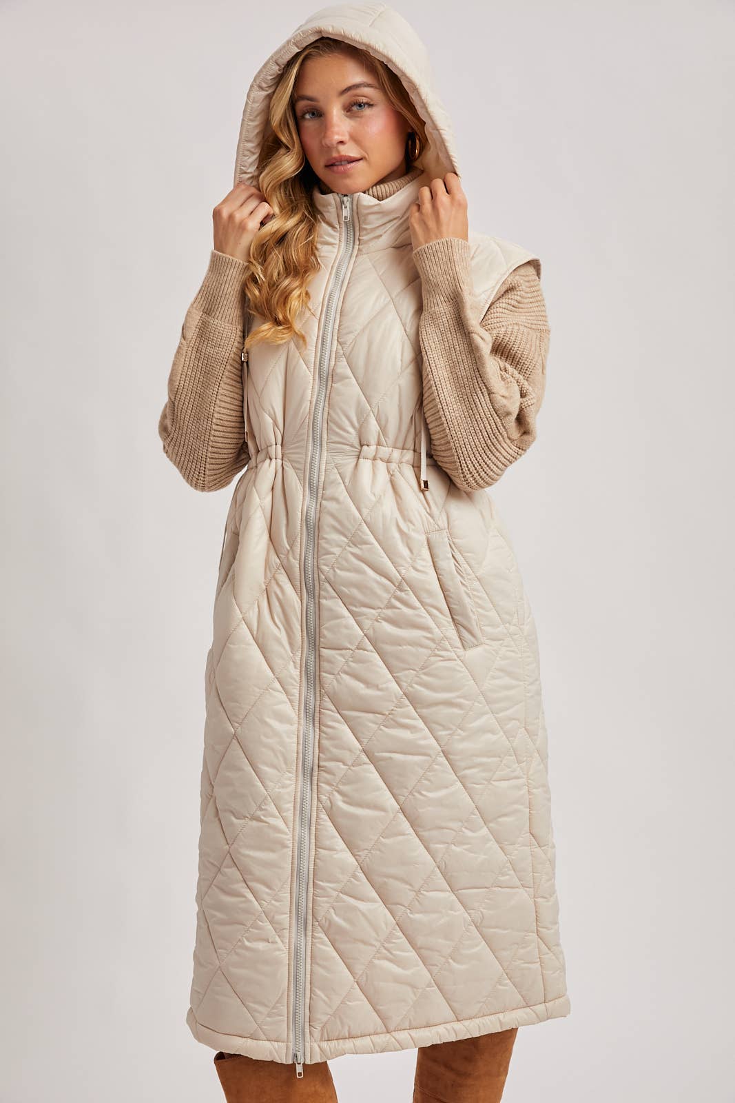 DIAMOND QUIT PUFFER LONG-LINE HOODED VEST: COCO