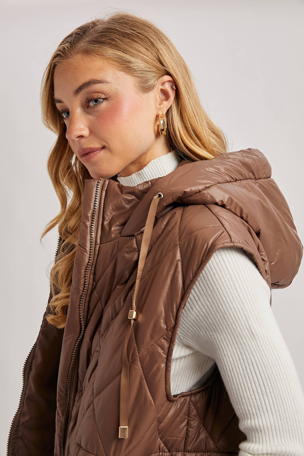 DIAMOND QUIT PUFFER LONG-LINE HOODED VEST: COCO