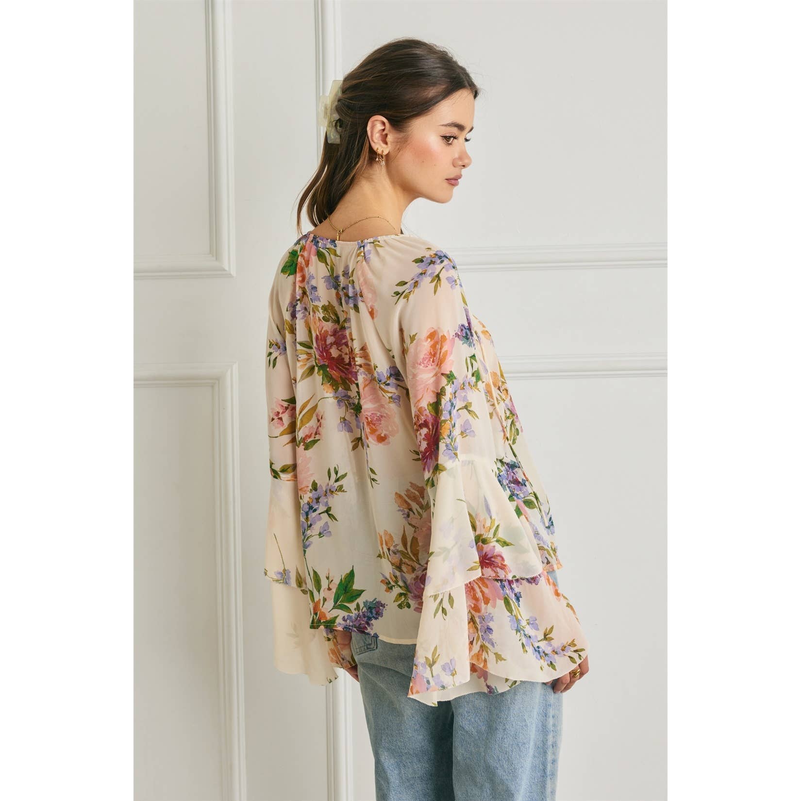 Floral Bell Sleeve Ruffled Blouse: SOFT FLORAL / S-M-L(2-2-2)