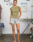 RAGLAN EXPOSED SEAM SHORT SLEEVE KNIT TOP: MOCHA