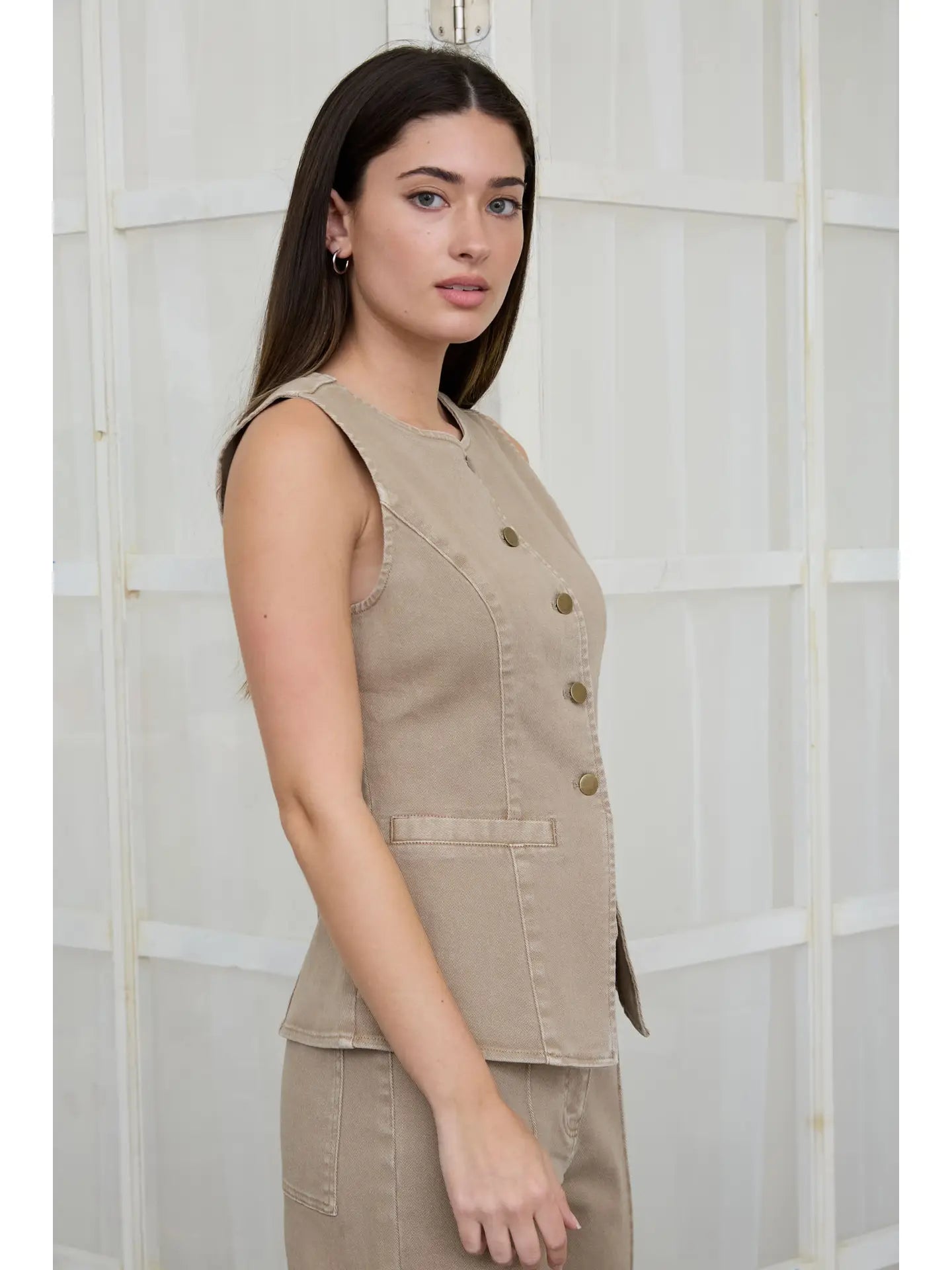 SLEEVELESS ROUND NECK DENIM VEST/MOCHA