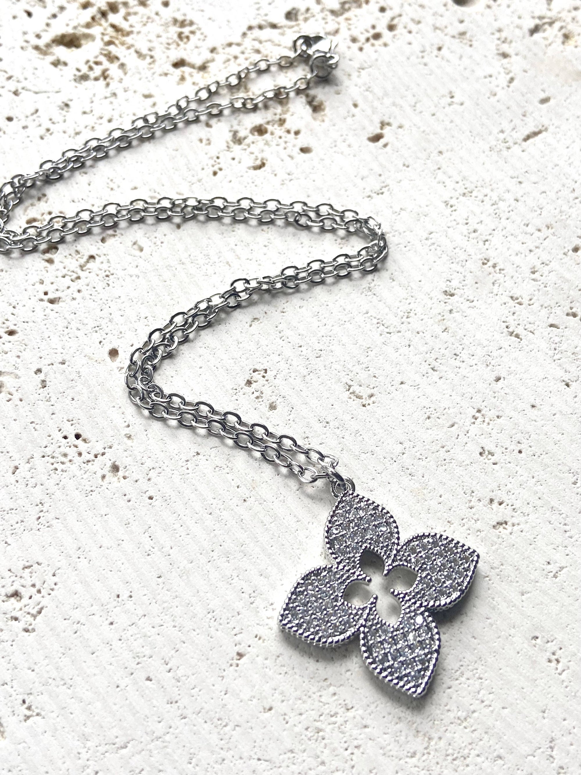 Quatrefoil clover designer trendy jewelry boutique style: Gold